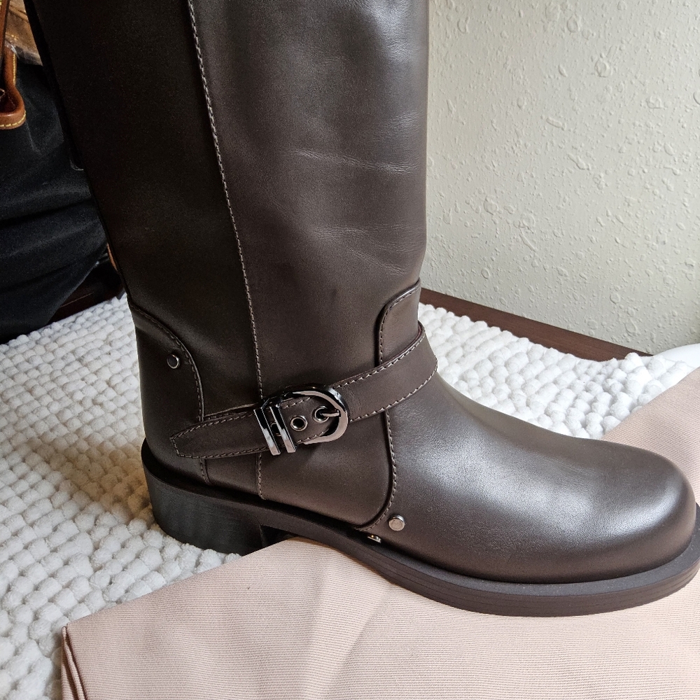 Stuart Weitzman womens 6.5 maverick pull on boots